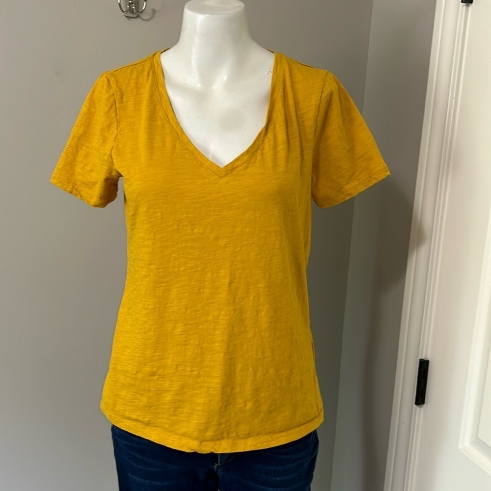 BODEN Vneck Short Sleeve Textured Tshirt Orange Yellow Sz M